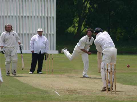 Cairns bowls to Shetty