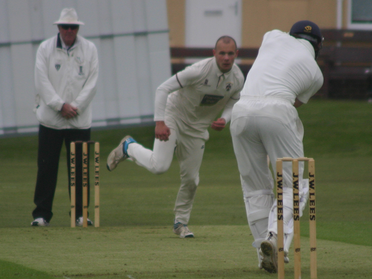 Tom Walker bowls to Adam Bracewell